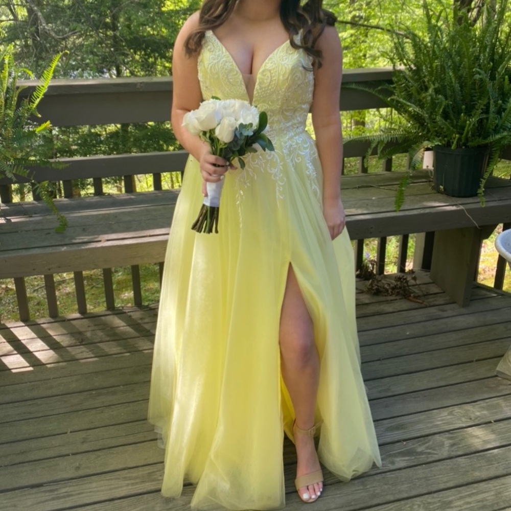 Alyce Paris Prom dress size 6 yellow